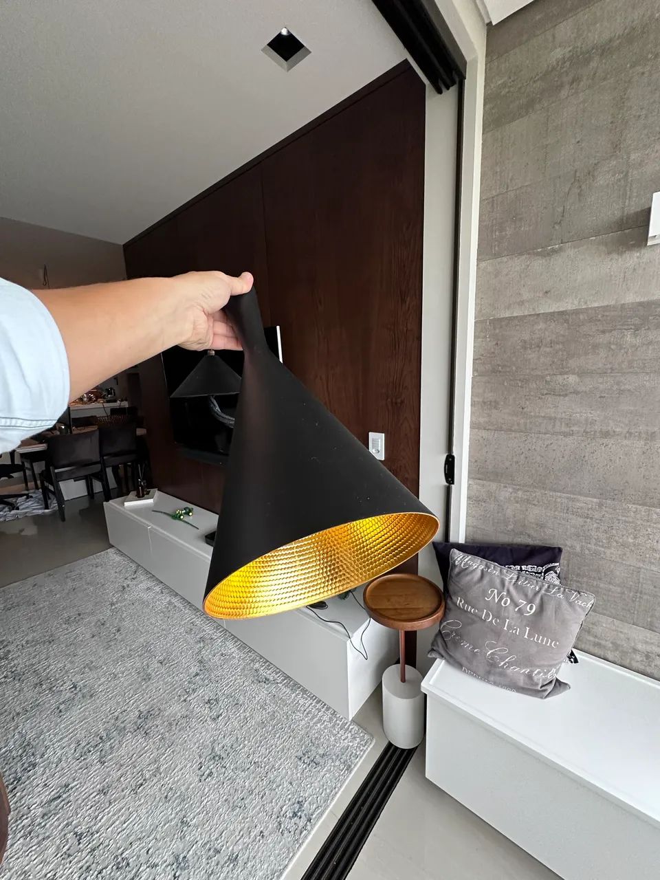 Belíssimo Conjunto de Luminárias pendentes Cônica Preta com interior dourado - Foto 3
