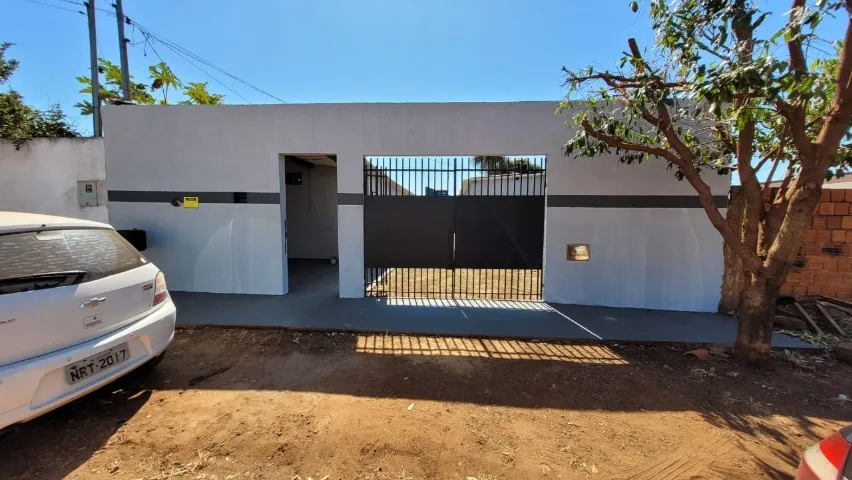 Kitnet Bairro Santa Emília. 2 peças mais banheiro com garagem. Livre de água e luz