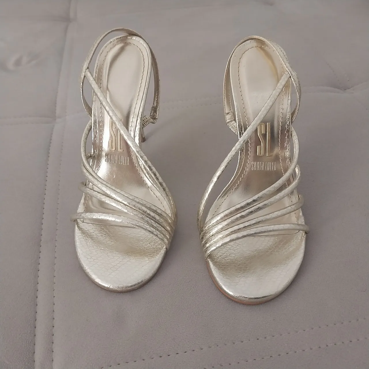 Sandália Santa Lolla Prateada - Elegância nos seus pés!