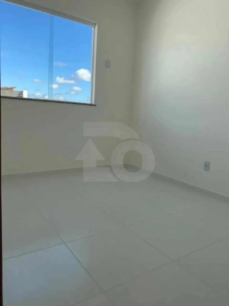 Casa com 2 Quartos, Garagem e Área de Serviço no Bairro Andorinhas.