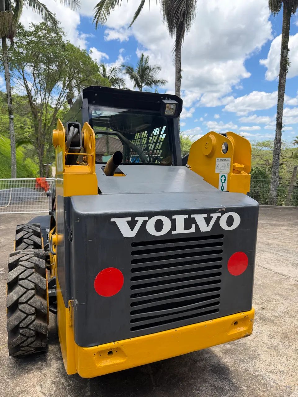 Mini Carregadeira Volvo MC80B Ano 2012 - Foto 2