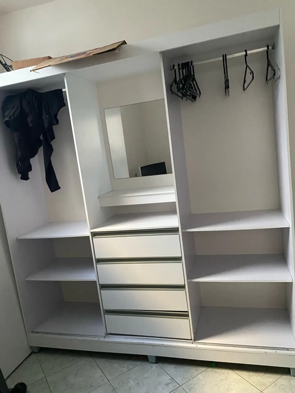 VENDE SE GUARDA ROUPA