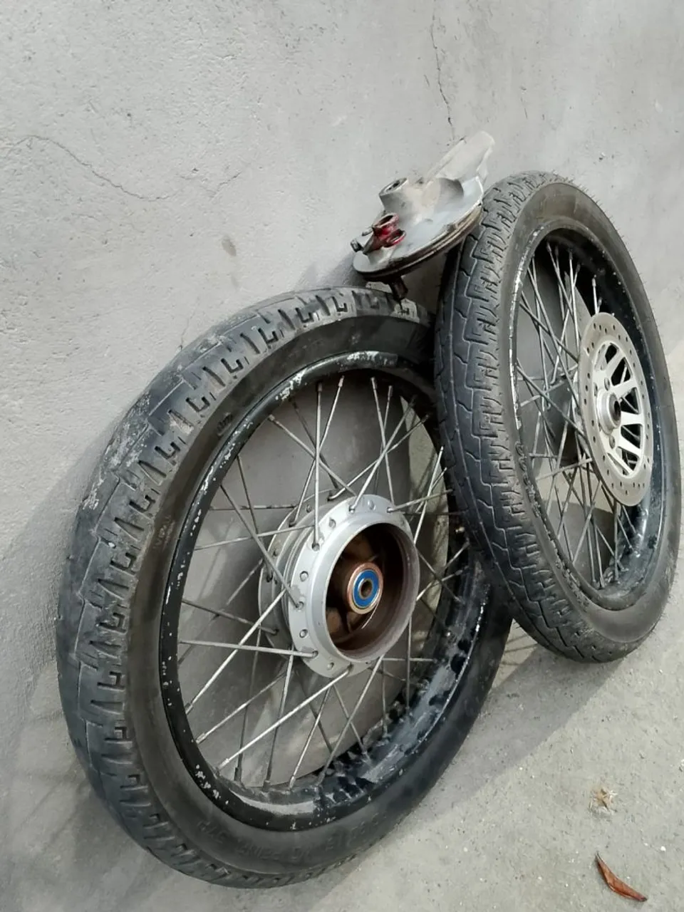 Rodas de Moto com Pneus