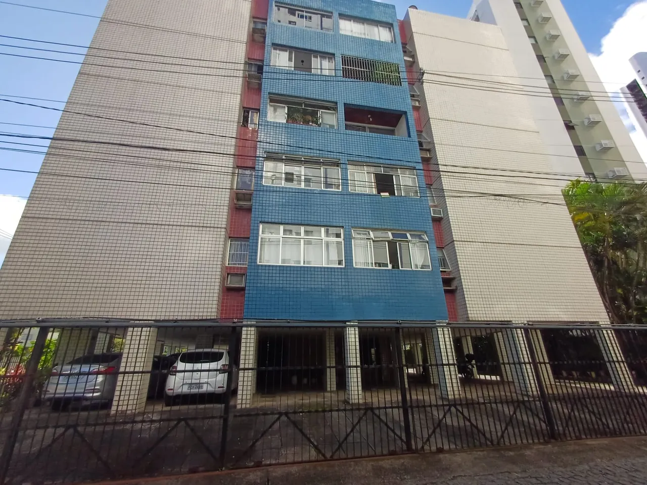 Vendo excelente apartamento com 03 quartos, suíte e Dependência no Parnamirim - Recife - P