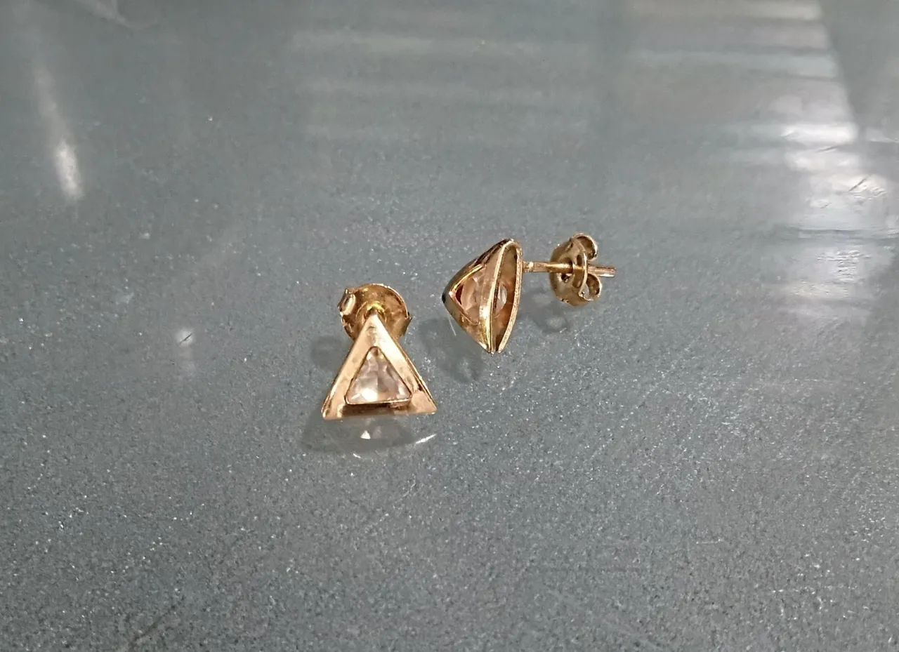 Par De Brinco Triangular Folheado A Ouro 18k - Foto 3