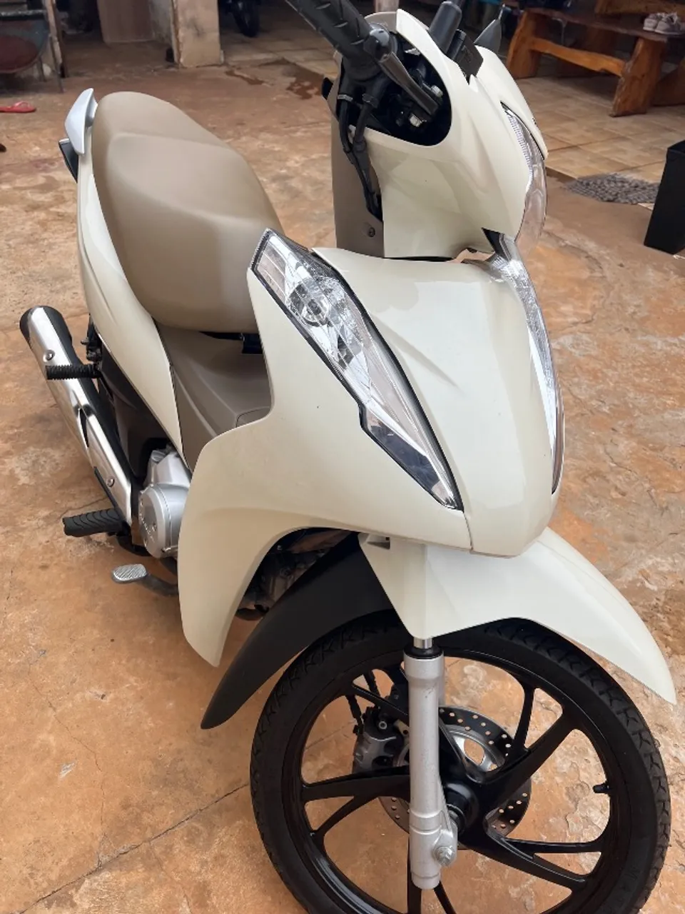 Biz 2023 com 4.000 km