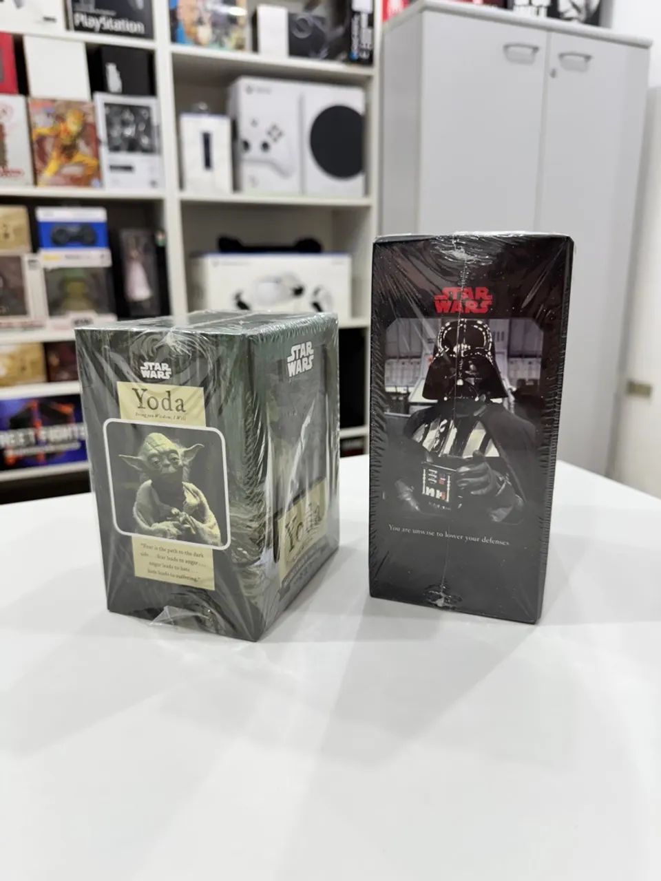 Darth Vander e Yoda Star Wars Chronicles e Book  Lacrado Original  - Foto 2