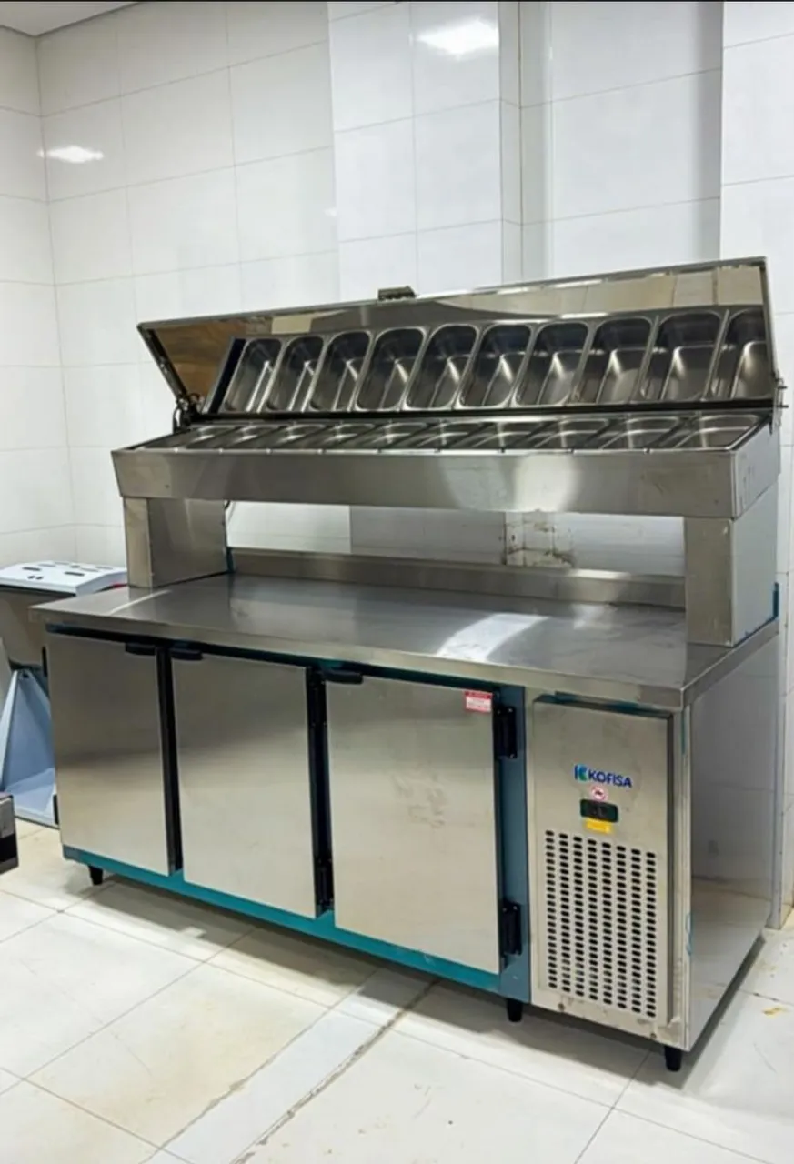 A. Balcão refrigerado 2mts com condimentadora