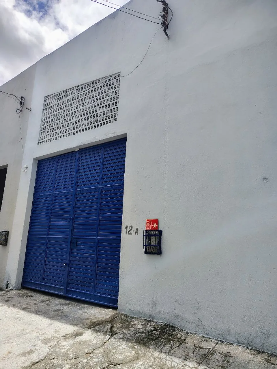 Galpão com 200m2, escritório e 02 banheiros, Clima Bom