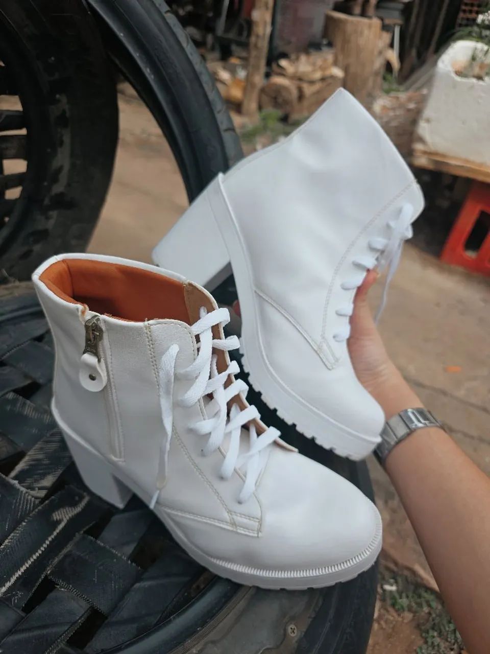 Bota cano curto tratorada (nº38)