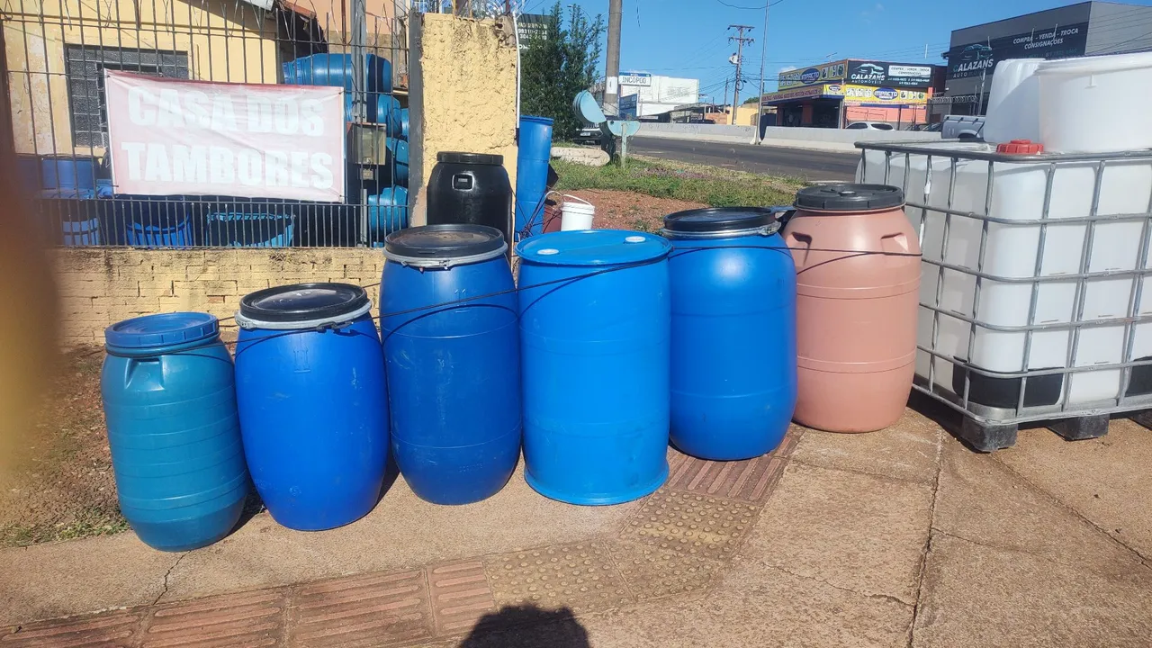 Tambores e Reservatórios plásticos -cochos plasticos-container Diversos tamanhos