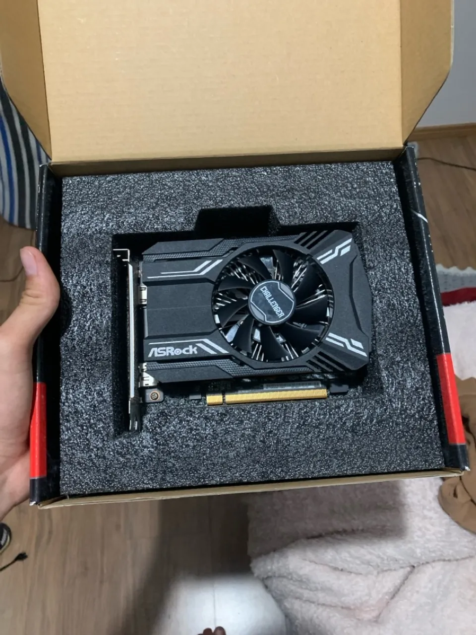 Placa de Vídeo ASRock Challenger 4Gb Ram