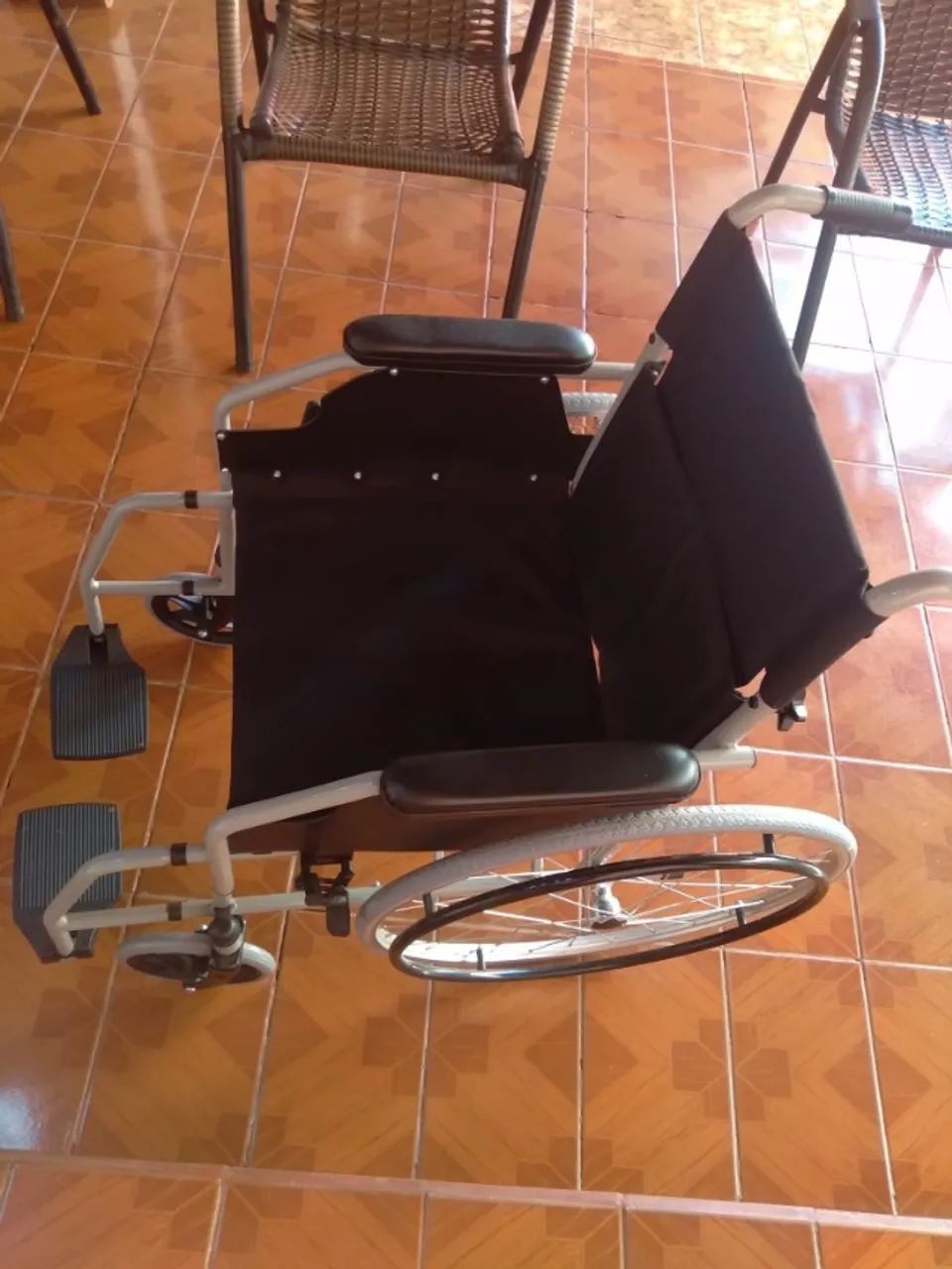 Cadeiras produtos medicos - Foto 3