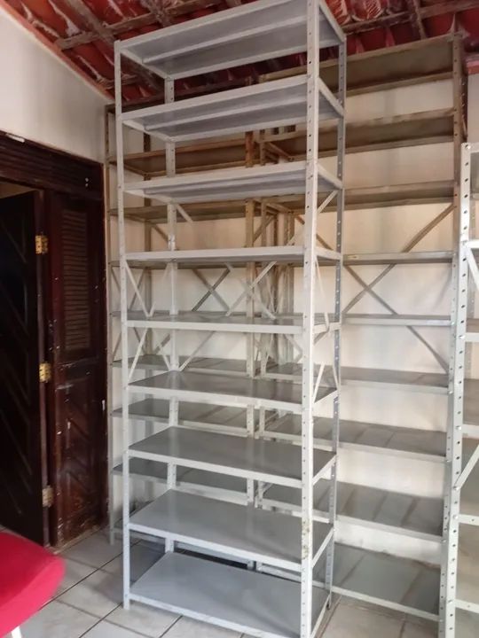 3 estantes reforçadas com 9 bandeijoes 1100 - Foto 4