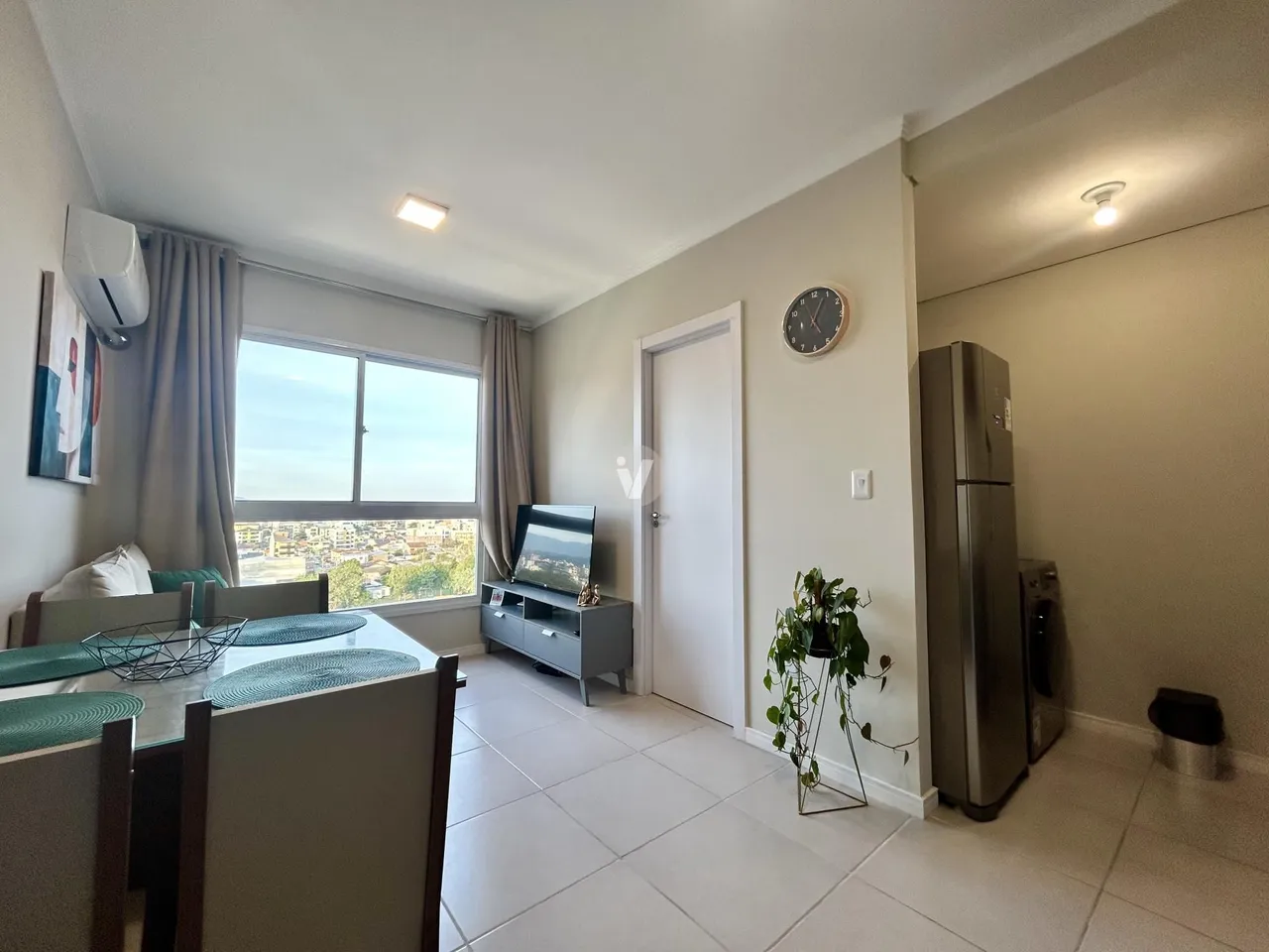 Apartamento mobiliado de 1 dormitório em Camobi fácil acesso à UFSM e Centro