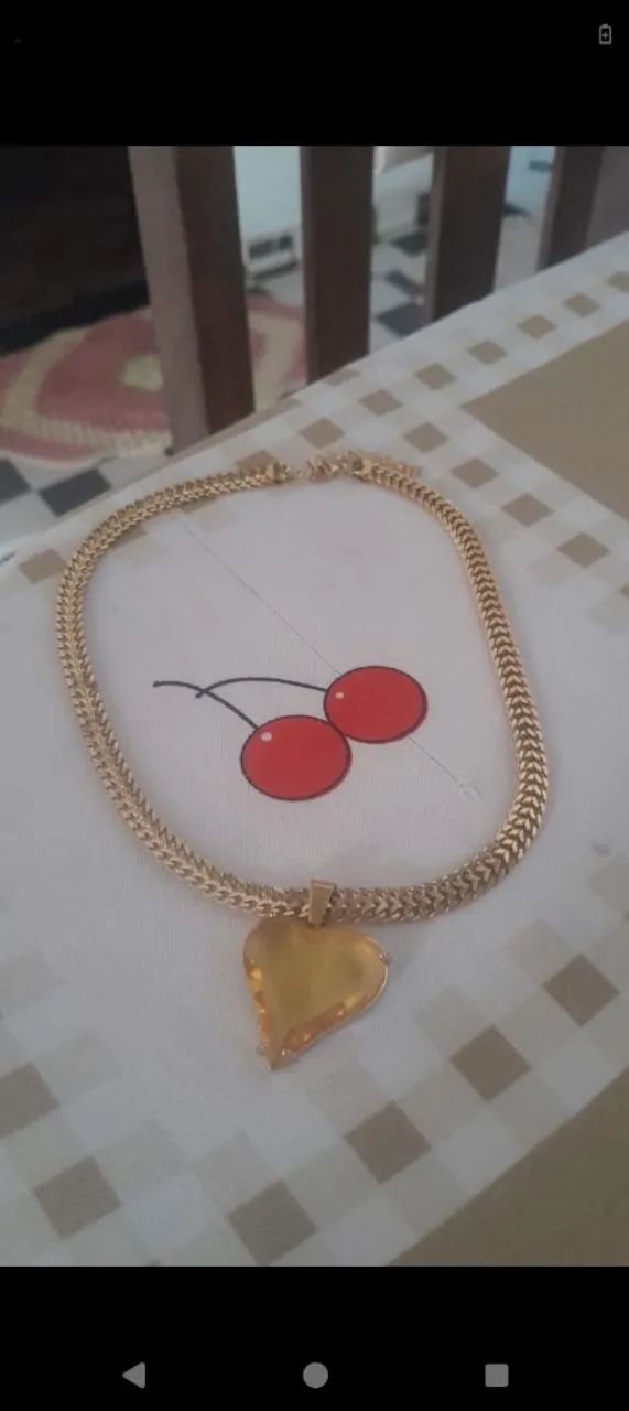 Colar de corrente com pingente de coração