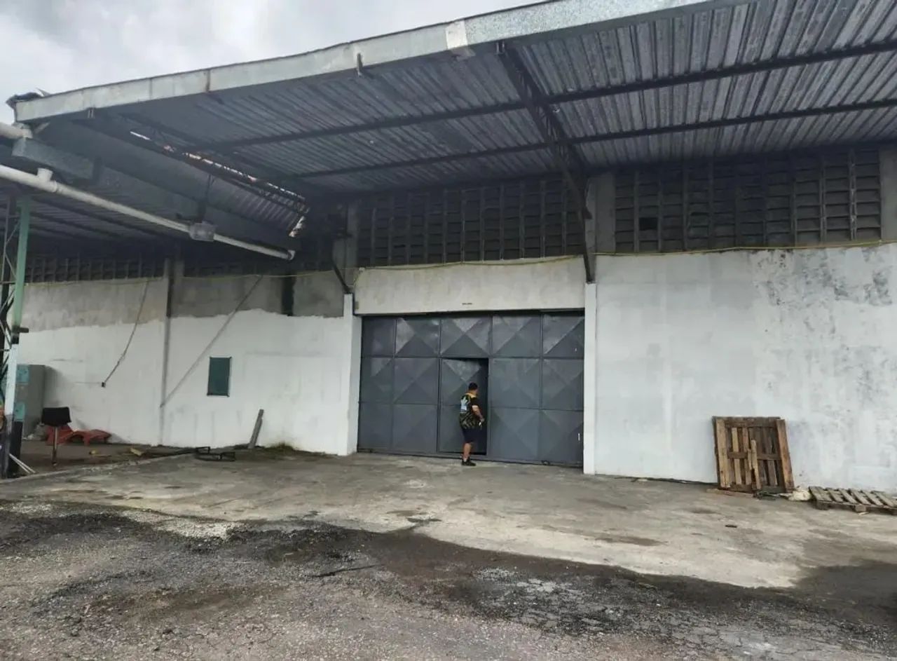 ALUGO GALPÃO PX AV DAS TORRES 1000 M2