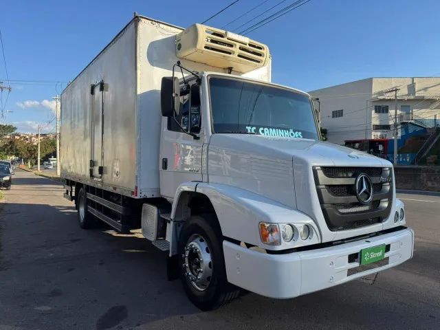 M. BENZ 1319 ATRON BAÚ REFRIGERADO |  2015/2015