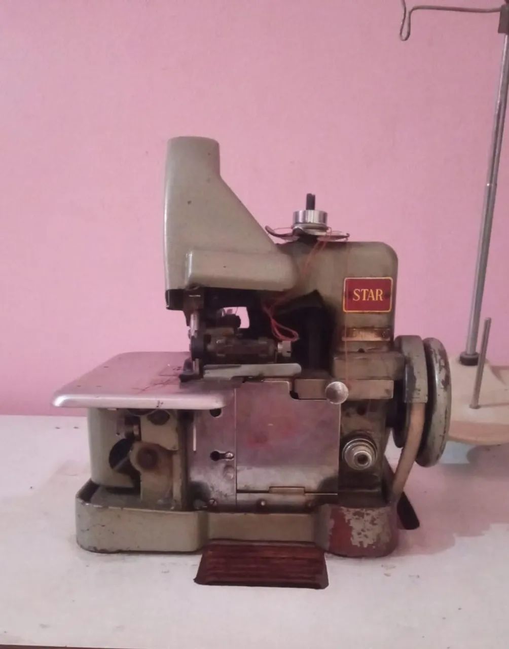 Máquina de Costura Overlock Antiga - Foto 2