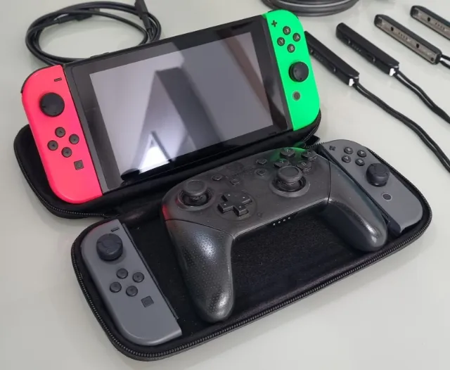 Nintendo Switch - Completo + 2 Pares de Joy-Con + Controle Pro + Zelda BotW + Cartão 128GB