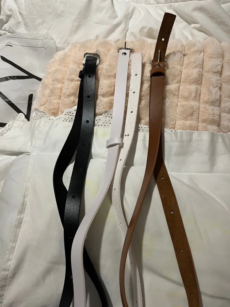 Cintos femininos em diversas cores