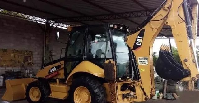 Retroescavadeira Caterpillar 2017 - Foto 4