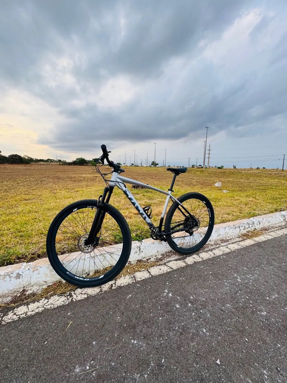 Bicicleta RAVA 29 toda hidráulica peças todas XTIMES com nota fiscal da loja  - Foto 2