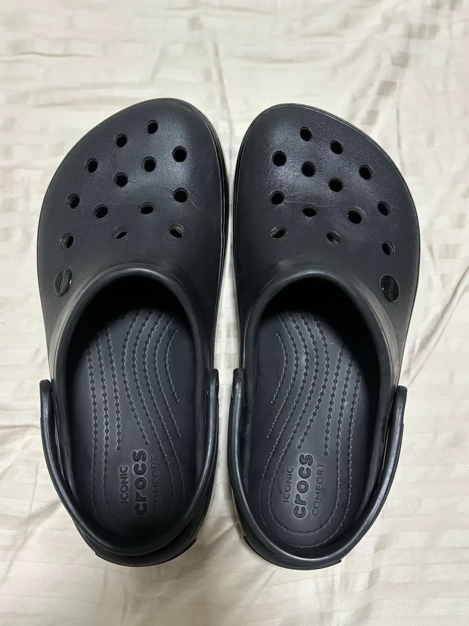 Crocs preta plataforma