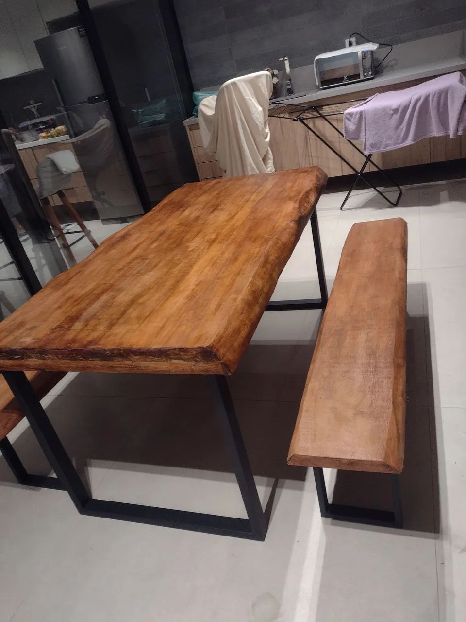 Mesa de Jantar Rústica com Banco - Design Exclusivo