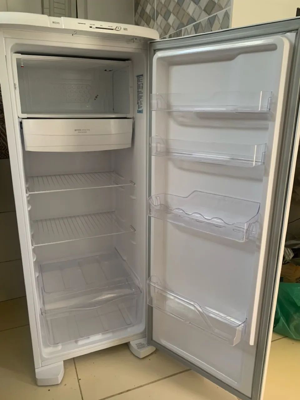 Geladeira Eletrolux 240L - Foto 5