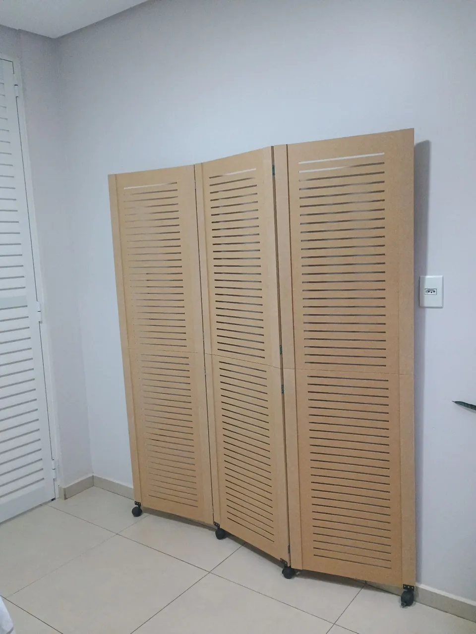 Divisória de ambientes com rodinhas