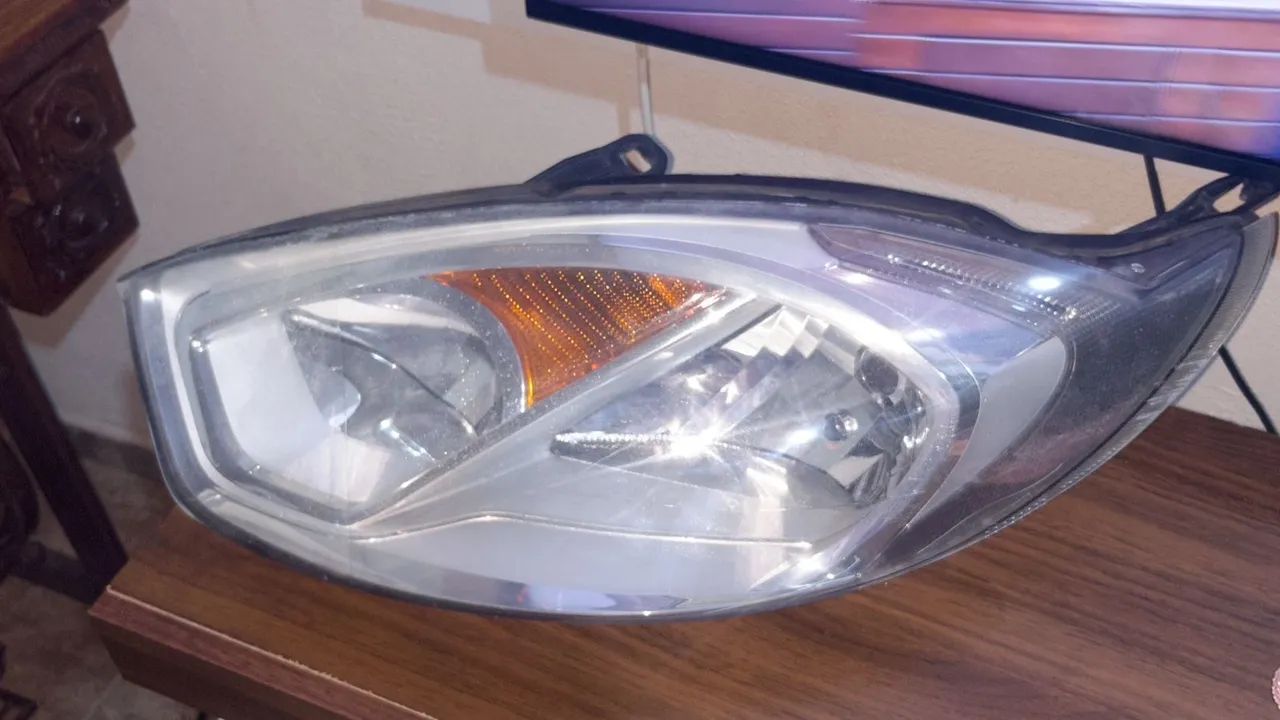 Faróis dianteiros Ford Fiesta - Foto 2