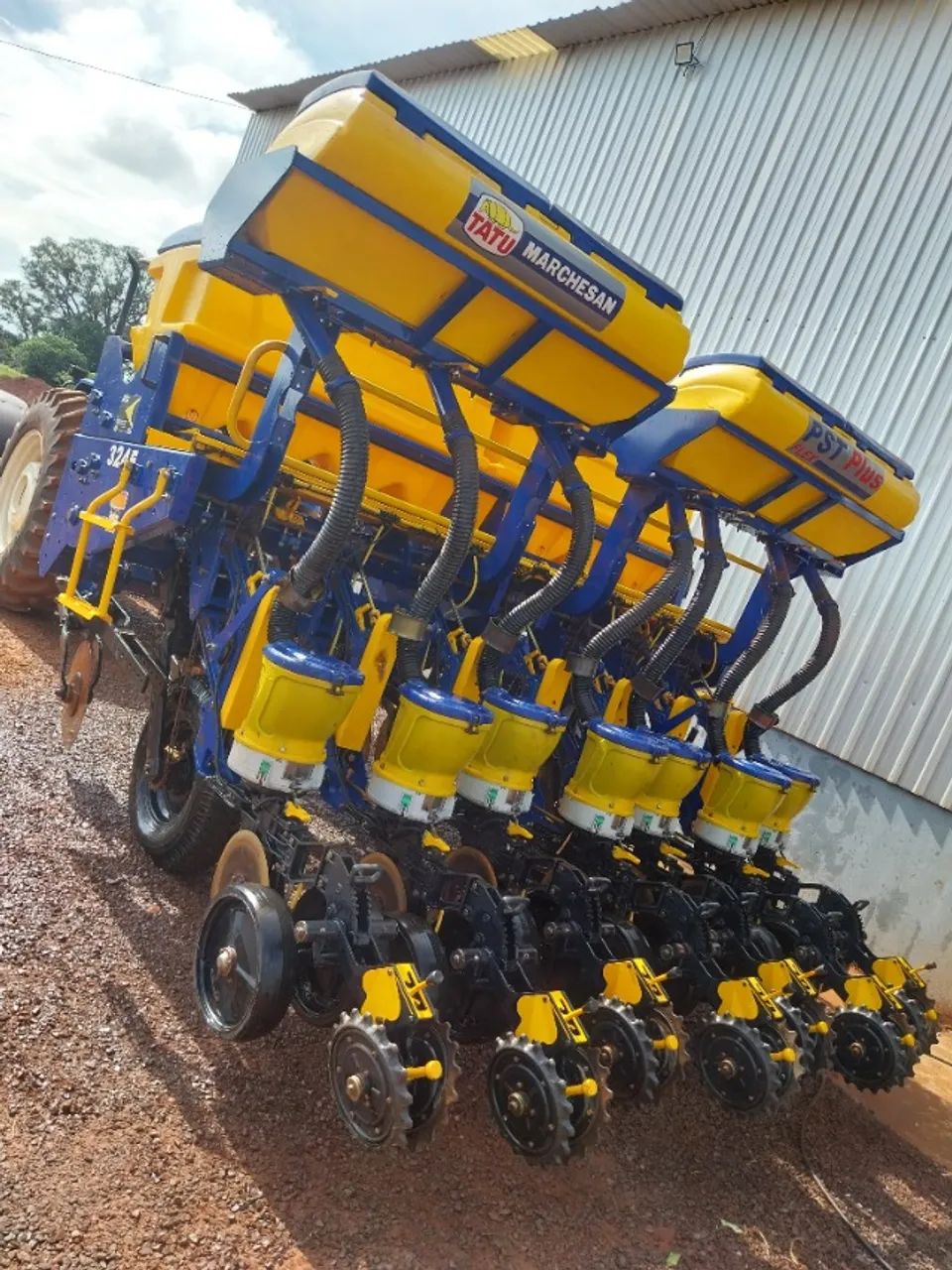 Plantadeira Tatu PST Plus Flex