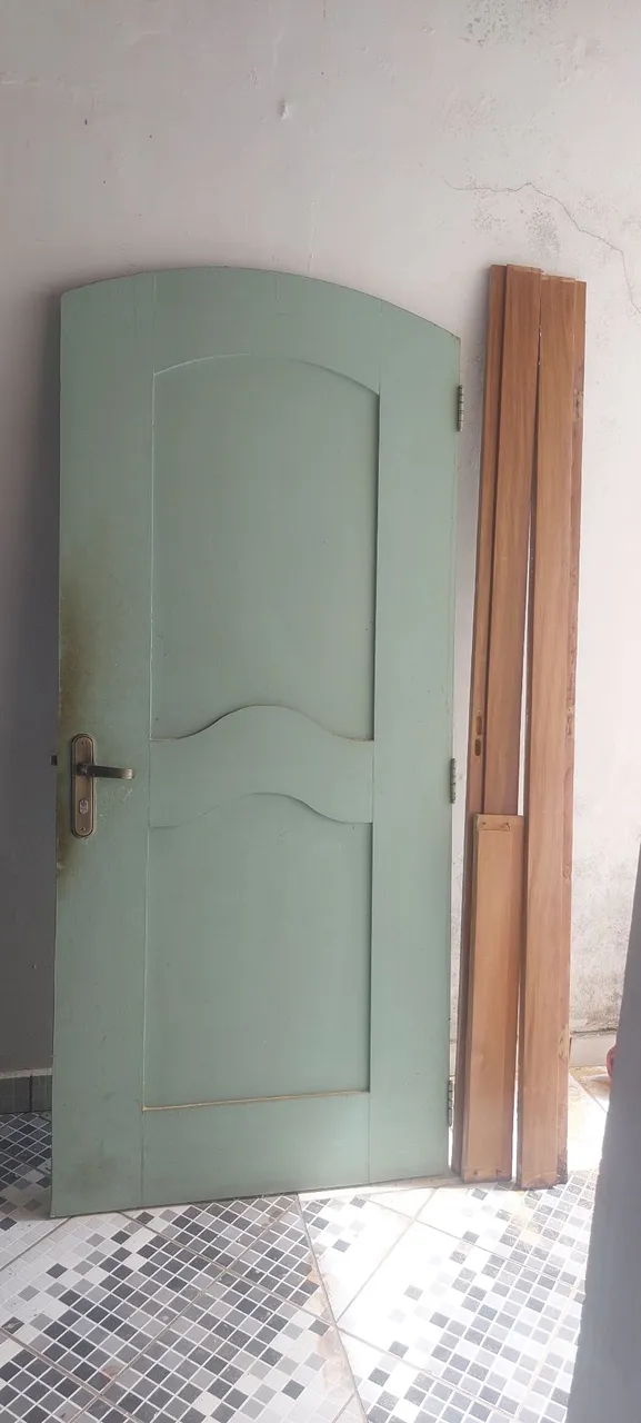 Porta de madeira em ótimo estado
