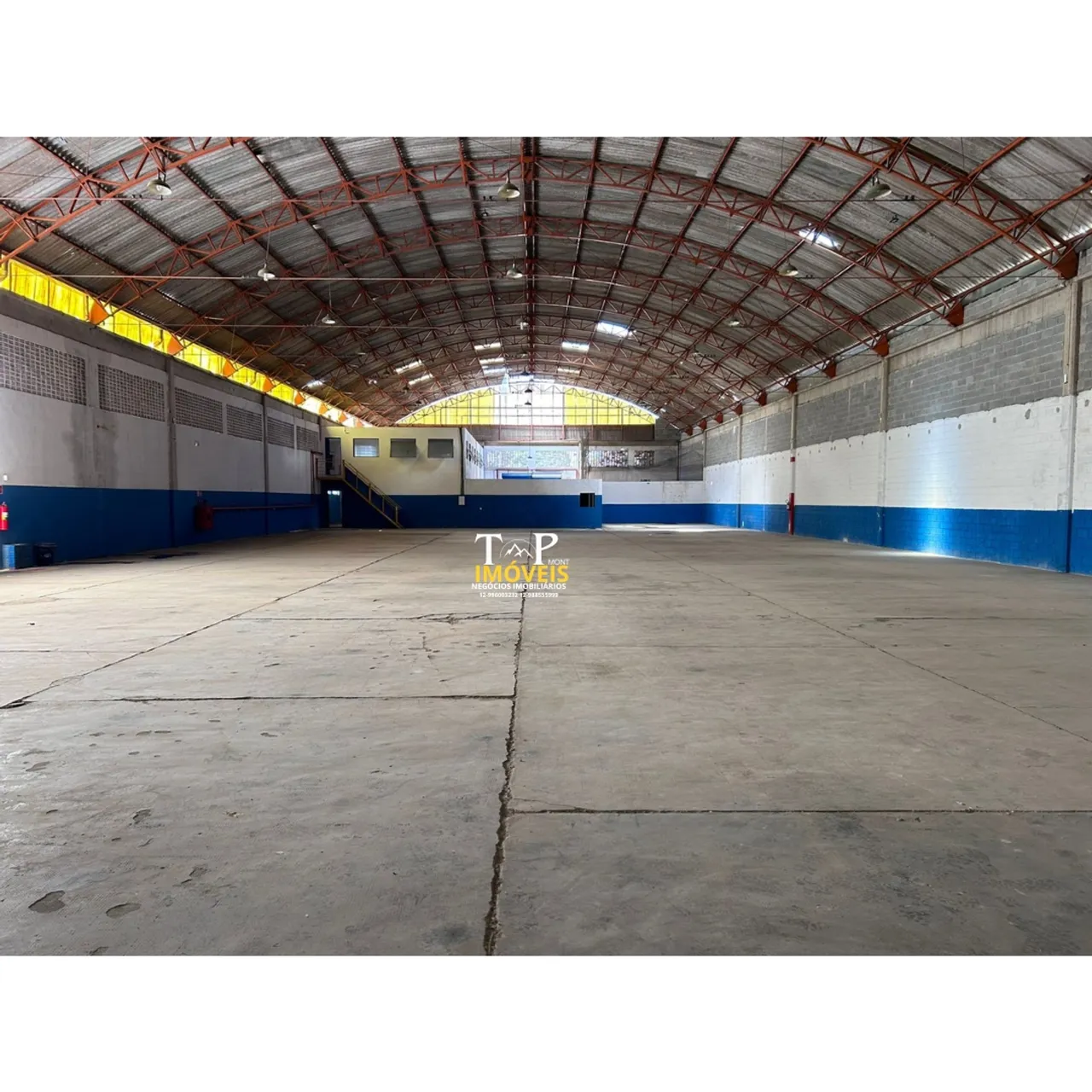 OPORTUNIDADE DE LOCAÇÃO GALPÃO DE - Metragem: área de 1.750 m2 com escritório de 160 m2 e