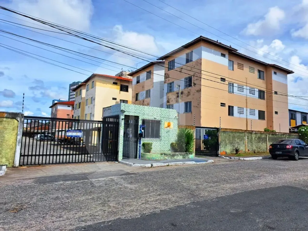 Apartamento padrão com armários no Cond. Resid. Cesar Franco, no Bairro Farolândia.