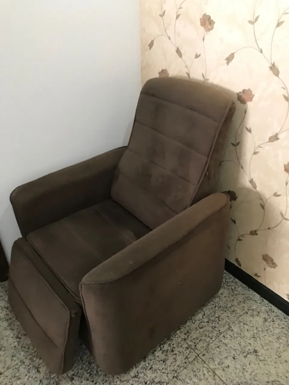 Poltrona Reclinável Marrom Confortável