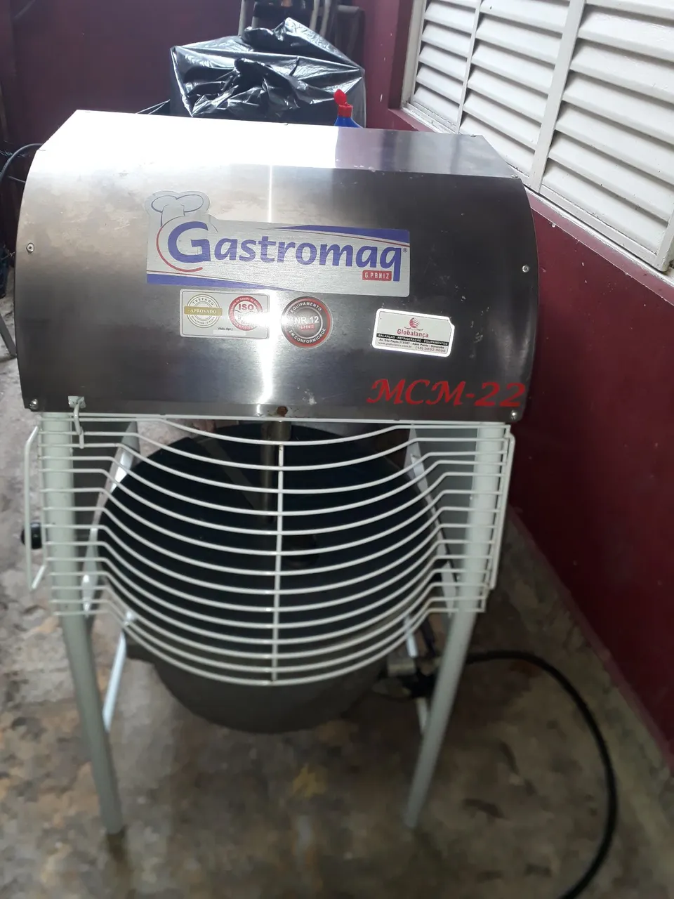 Masseira para massa de salgados, funcionando semi nova pouco tempo de uso, tem nota fis
