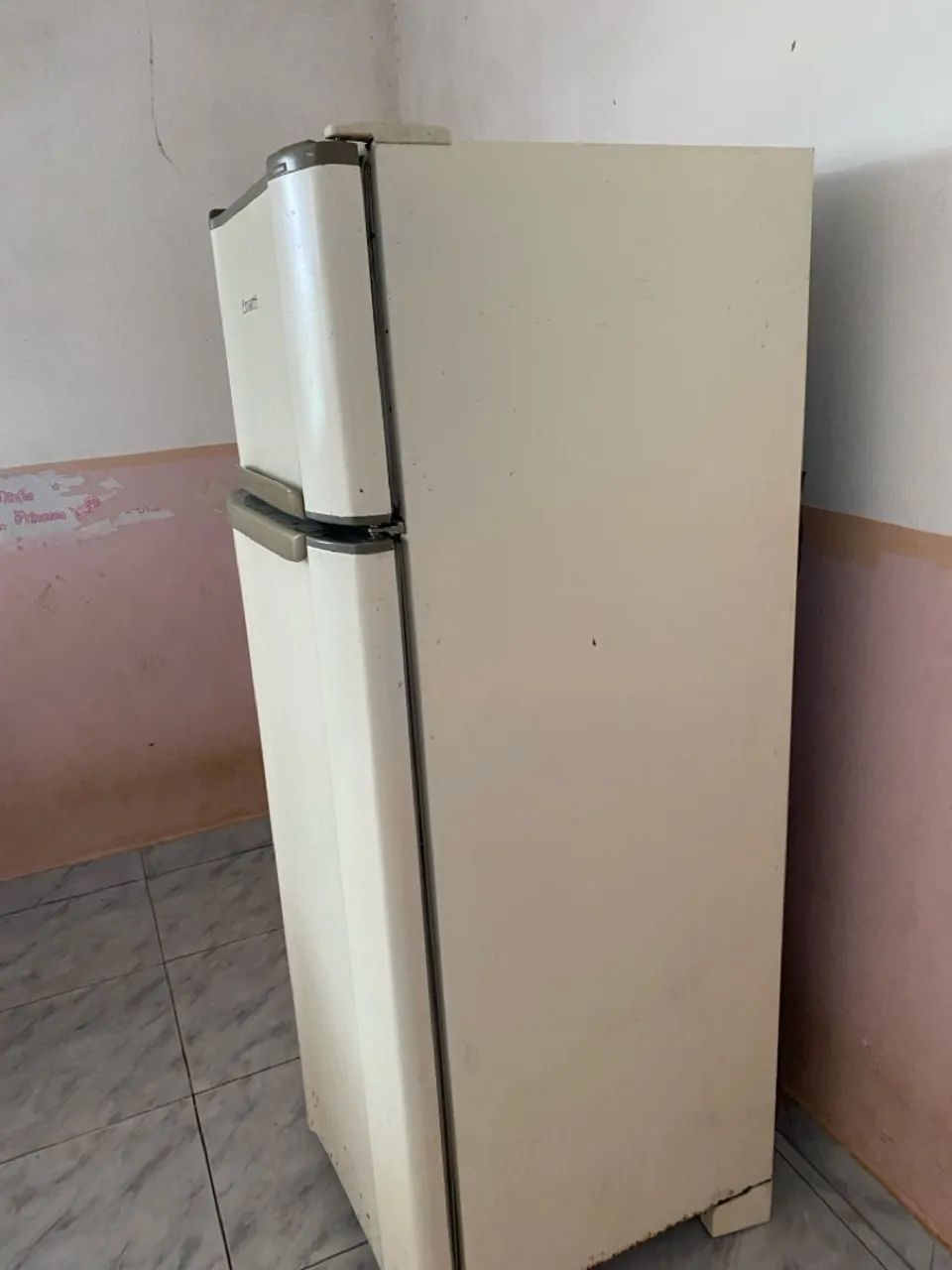 Geladeira Esmaltec obs: LER ANUCIO  - Foto 2