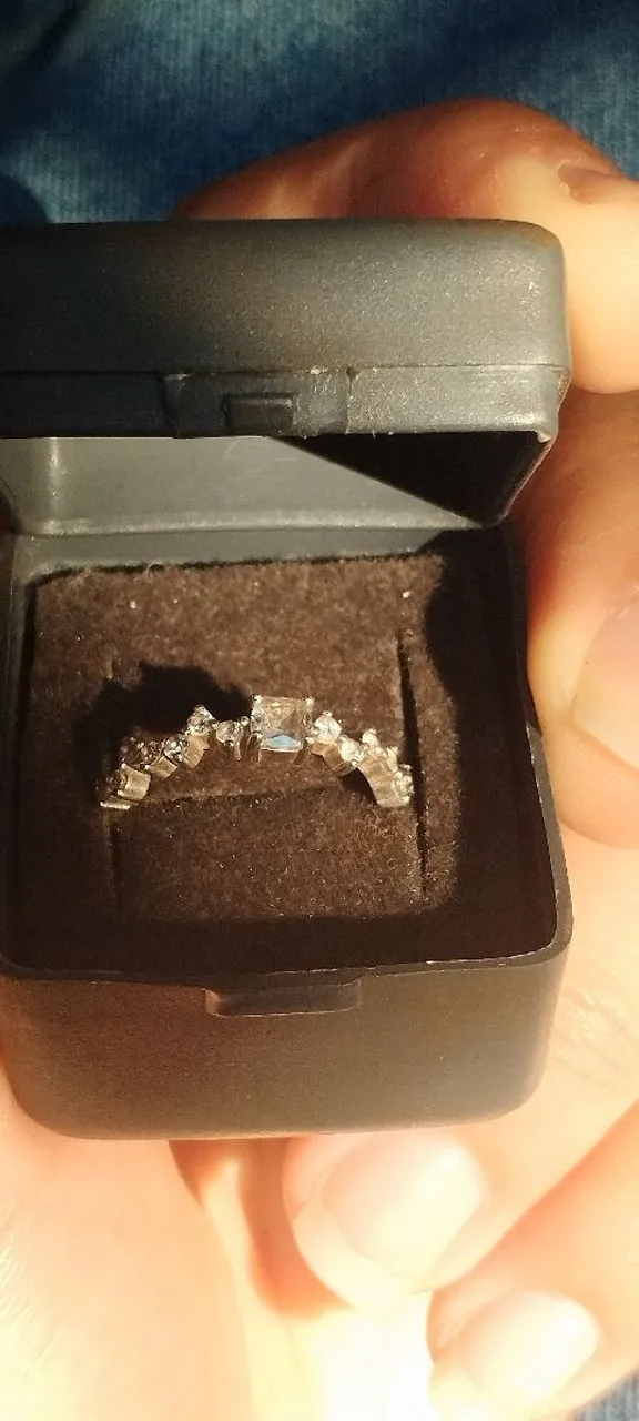 Anel de Prata com Detalhes em Zircônia