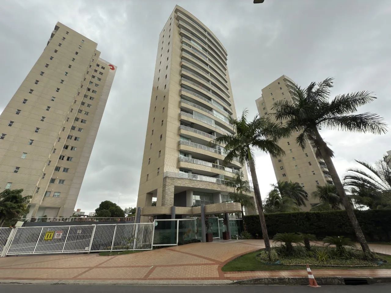 HAPPY DAYS, Aleixo. 138 m², nascente, 3qts/2stes/sala de jogos e 2 vgs