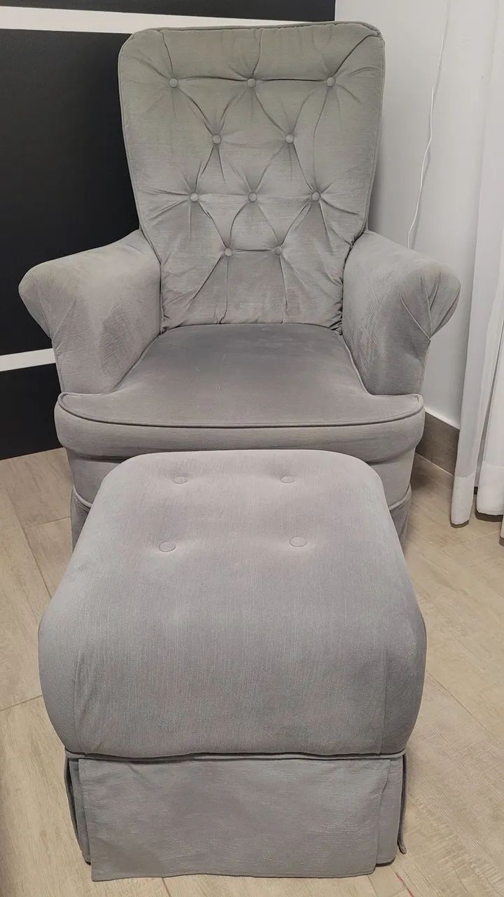 Poltrona Amamentação e Puff- Estrutura de Qualidade 