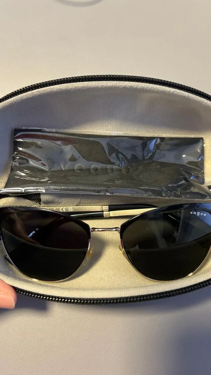 Vendo Óculos de Sol Vogue - Novo - Foto 2