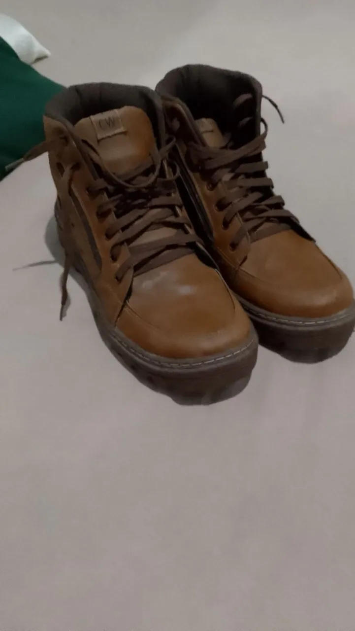 Botas de couro marrons