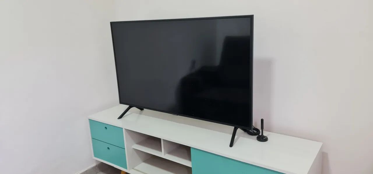 Rack para TV com design vintage branco e turquesa - Foto 4