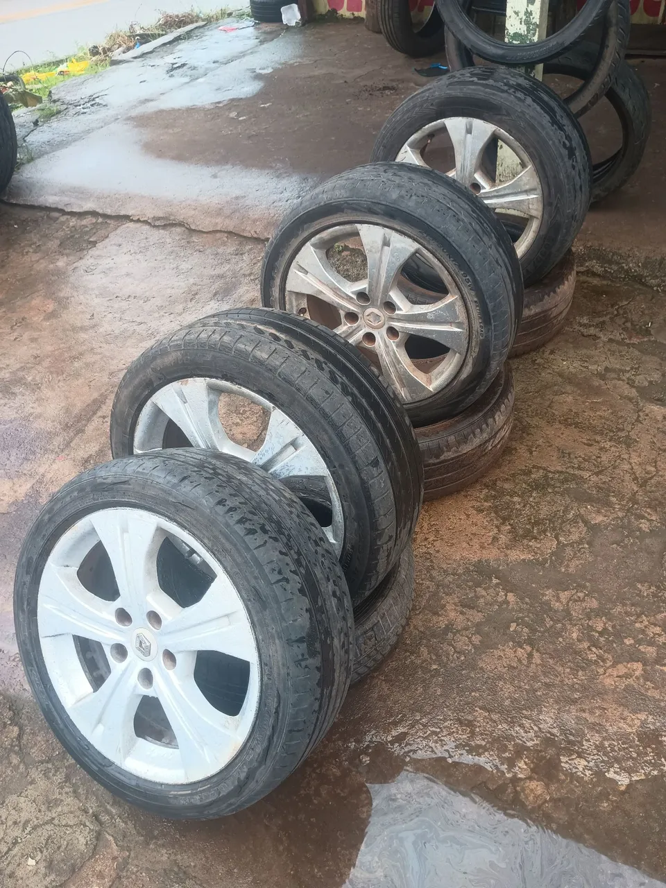 (Só vai ter o ARO )17 Renault, oroch,Duster etc. Disponível a fazer trocas