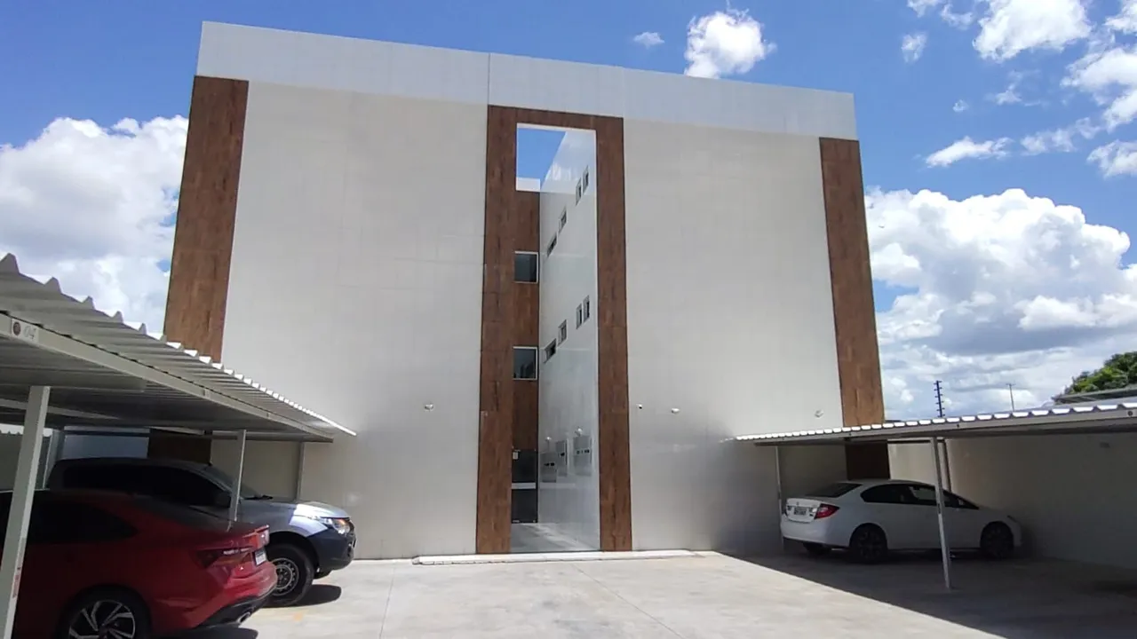 Alugo excelente apartamento com 3 quartos (1 suíte) no Caminho do Sol. Térreo