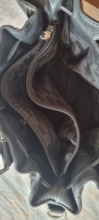 bolsa em couro original michael kors 2 alças, sem uso<br>altura 27cm, comprimento 35cm - Foto 4