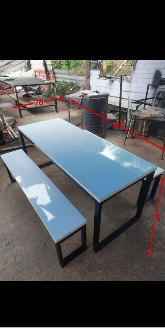 Mesa de Jantar com Bancos