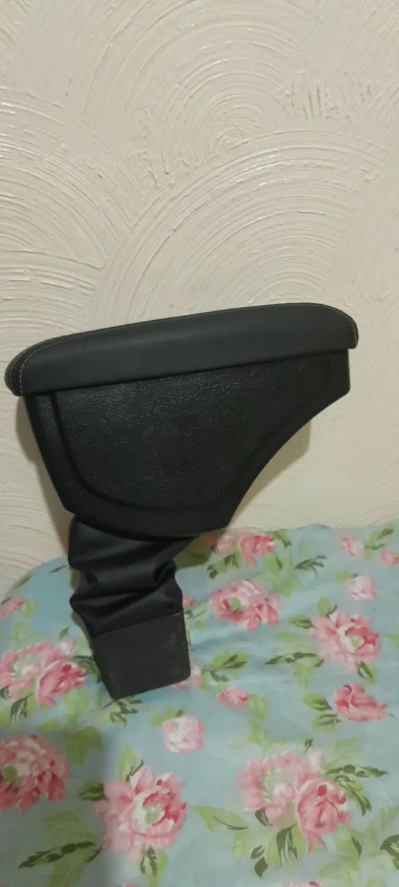 Vendo tapete da mala e descanço de braço honda fit - Foto 2